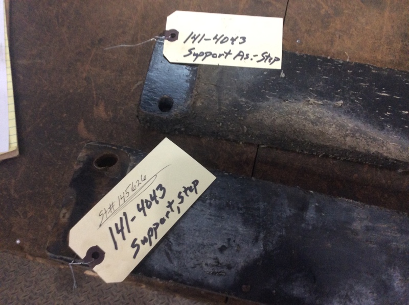 Caterpillar 16H 16H Rubber Support Step