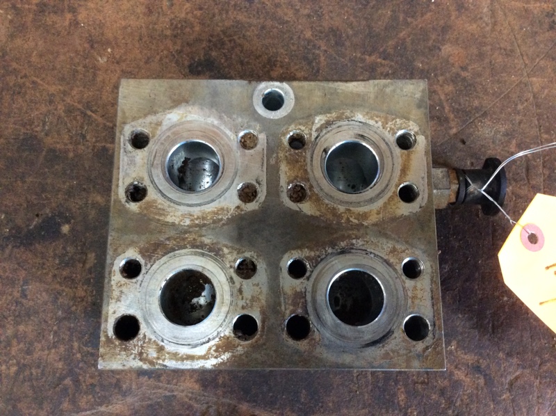 Caterpillar 740B 740B Manifold