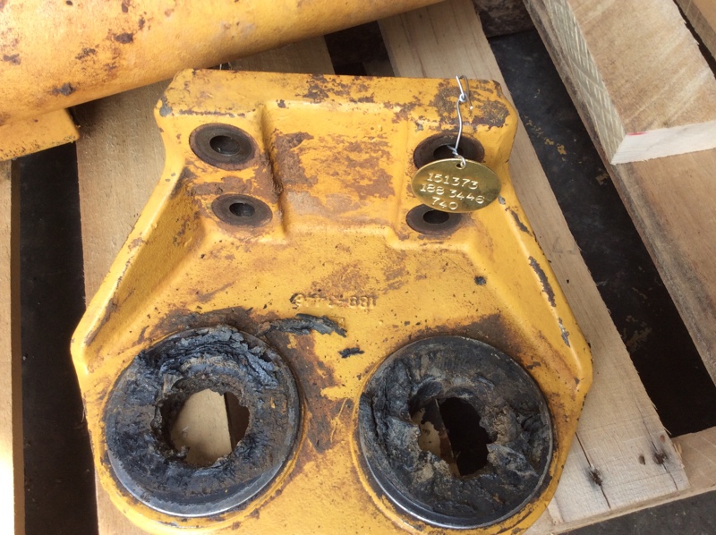 Caterpillar  Bracket - Mounting