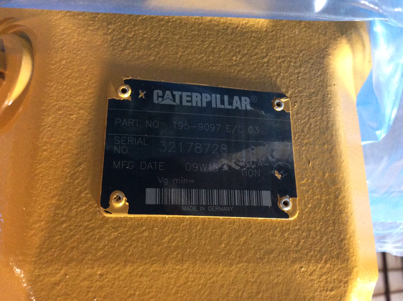 Caterpillar  D6N Piston Pump - Implement