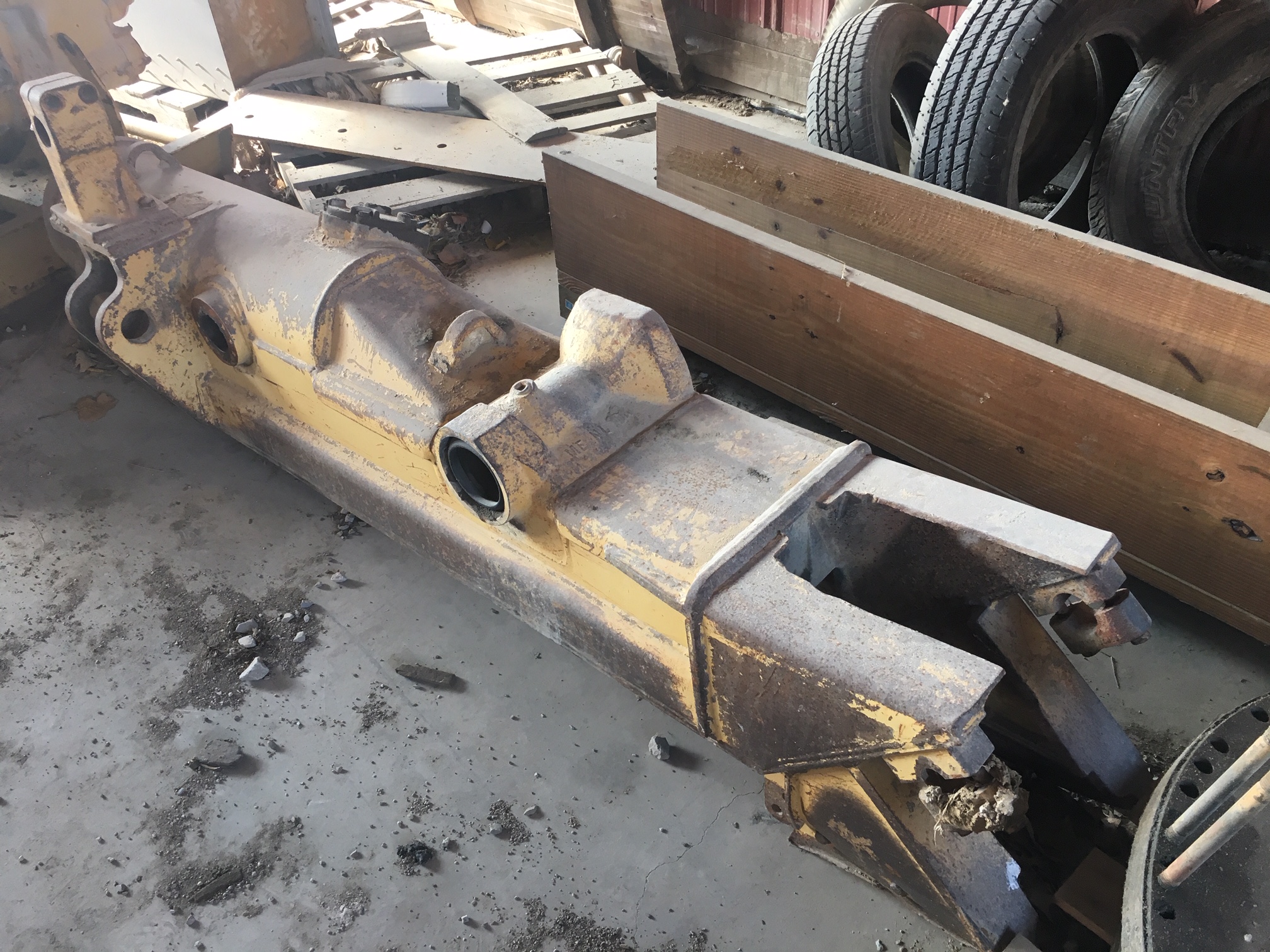 Caterpillar D6M D6M Rear Track Frame - RH