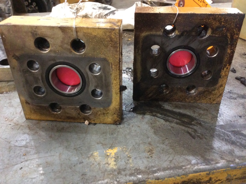 Caterpillar 385C L Flange