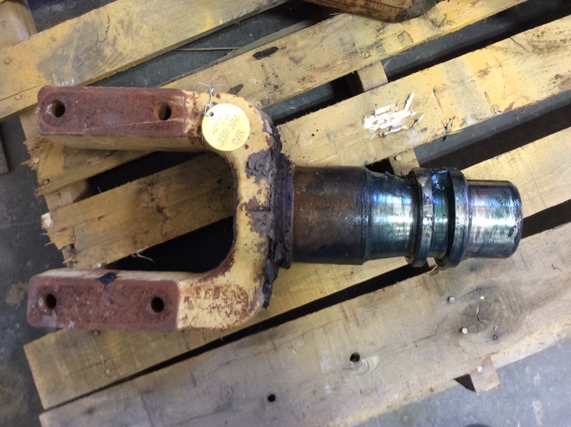 Caterpillar D7R Yoke