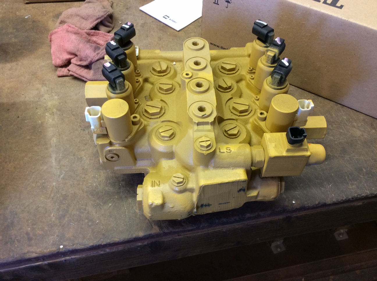 Caterpillar  Control Valve - High Flow
