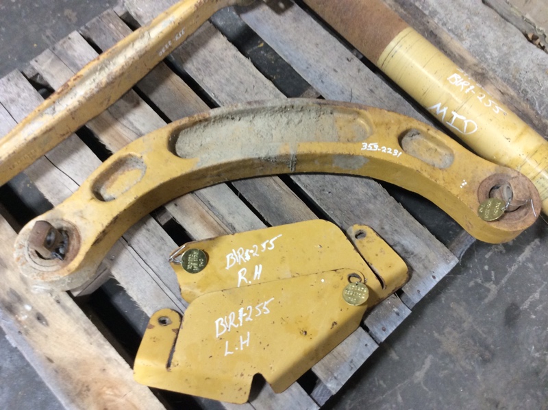 Caterpillar 740 740/740B Center Rod AS