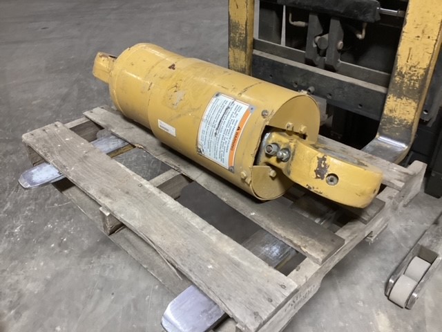 Caterpillar  773B Rear Suspension Cylinder