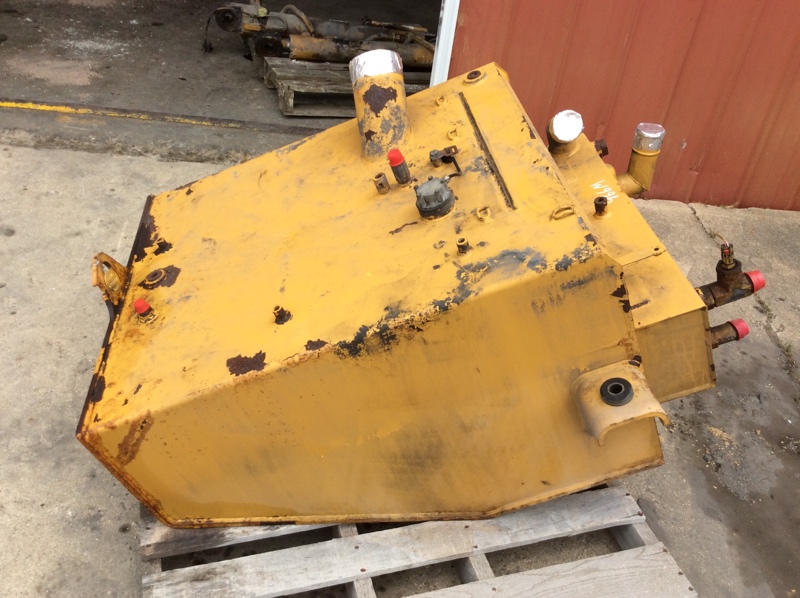 Caterpillar 966M 966M Fuel Tank