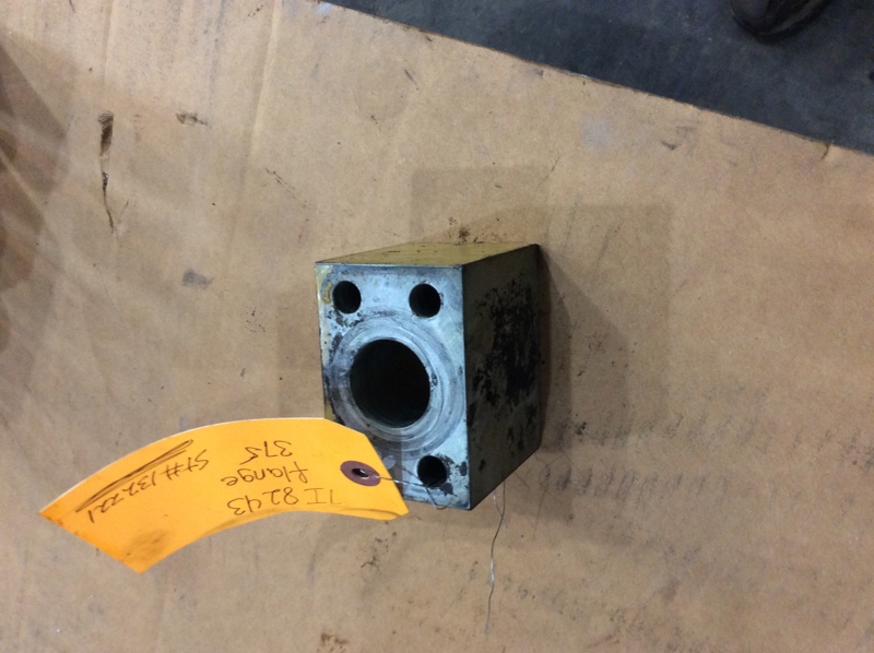 Caterpillar 375 Flange