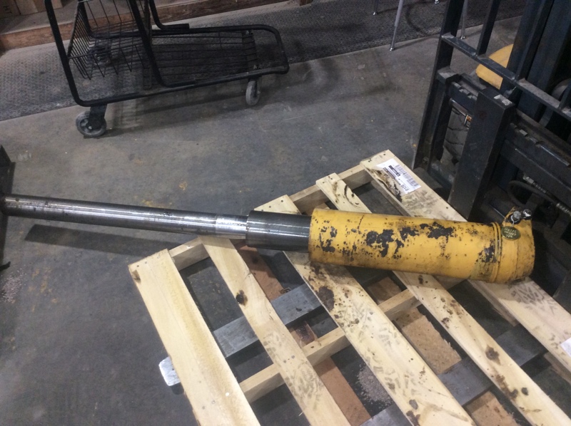 Caterpillar  D9R Track Adjuster - LH