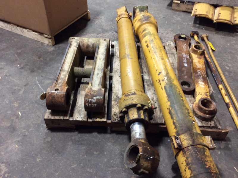 Caterpillar 325L 325L Cylinder GP - Bucket (C Family)