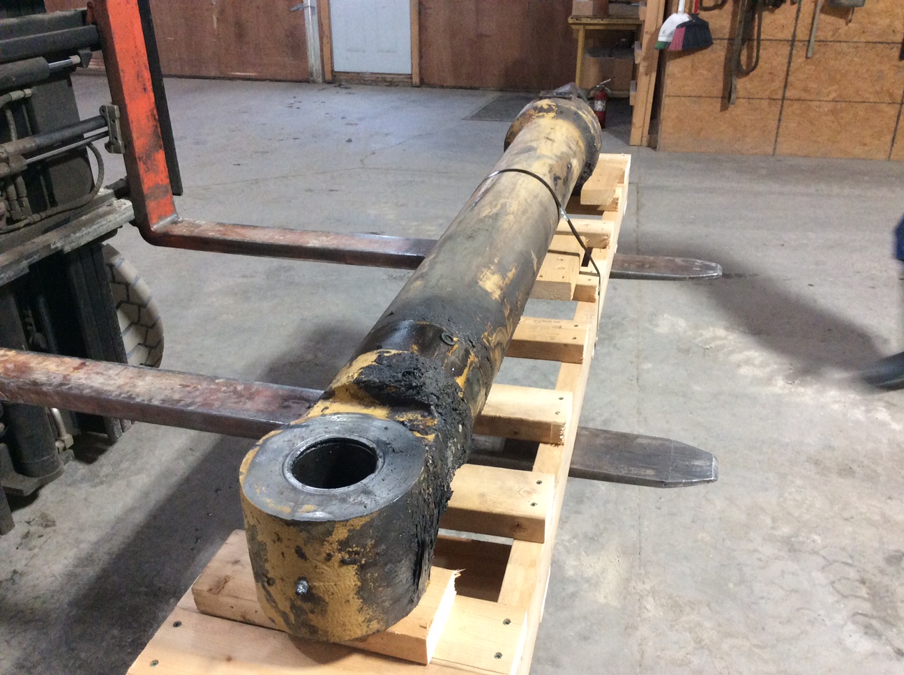 Caterpillar 770 330L Bucket Cylinder