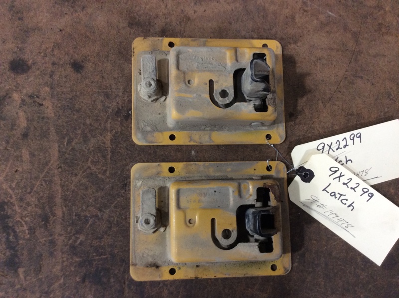 Caterpillar 930H 930H Latch