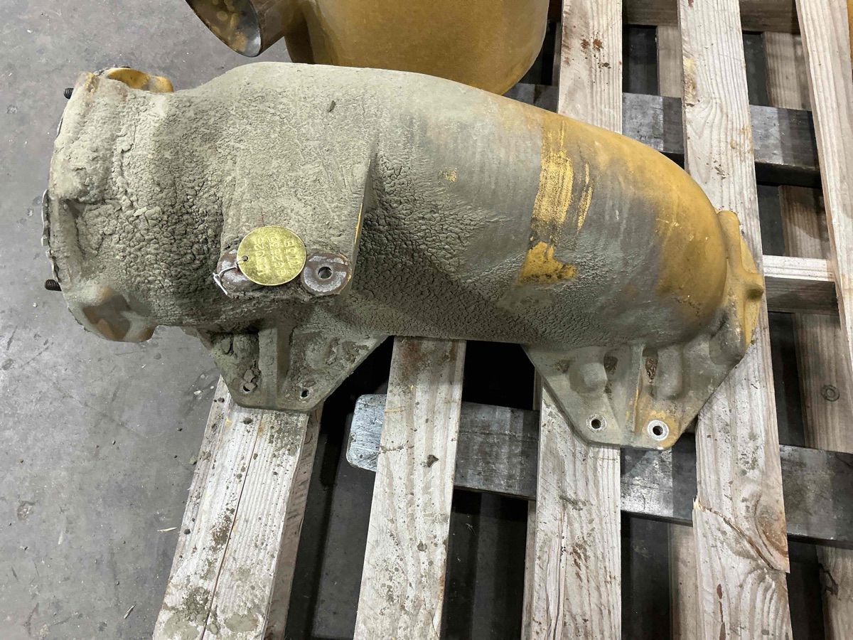 Caterpillar 773B 773B Manifold - Air Cleaner