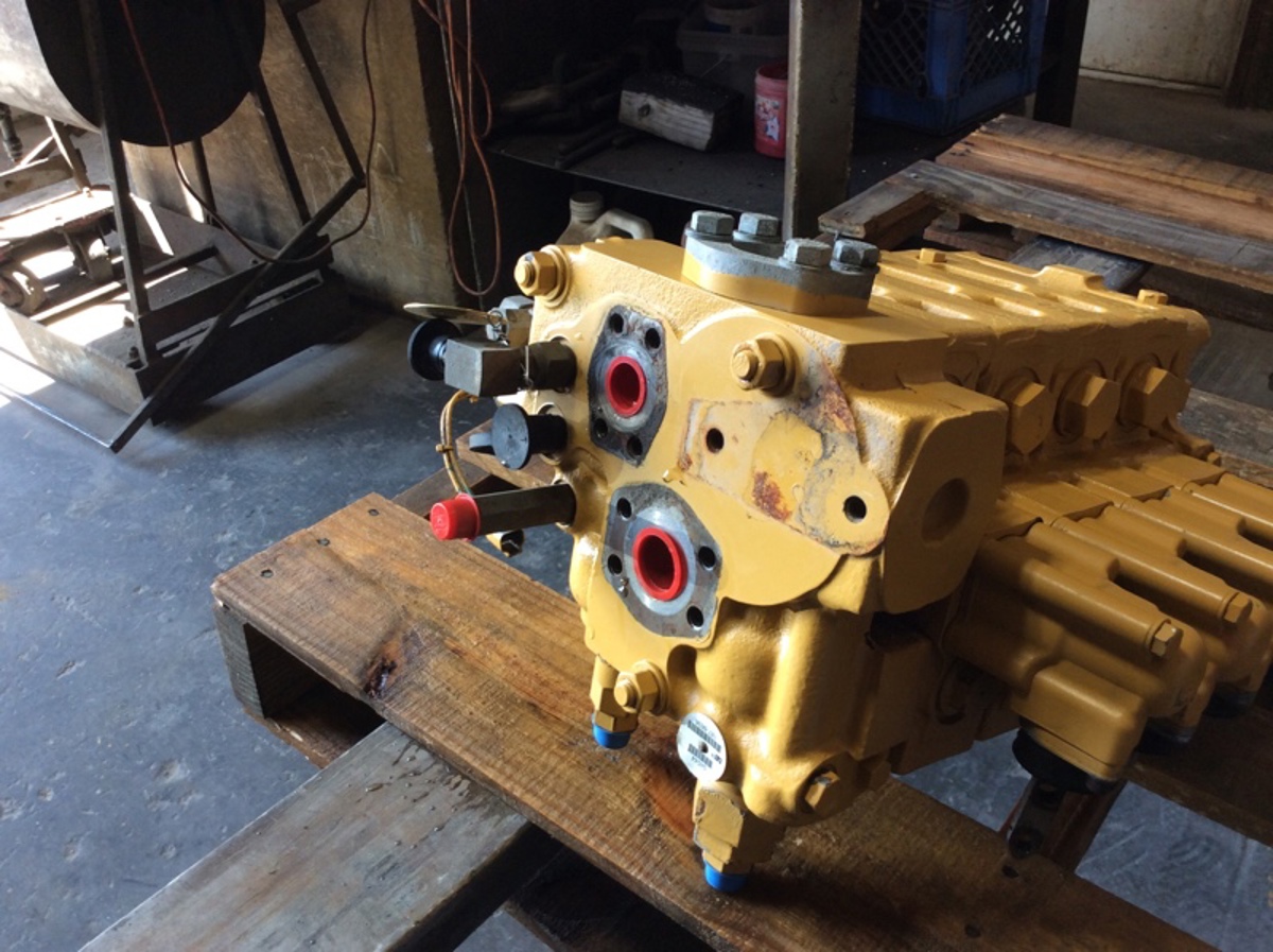 Caterpillar D9R D9R Valve GP