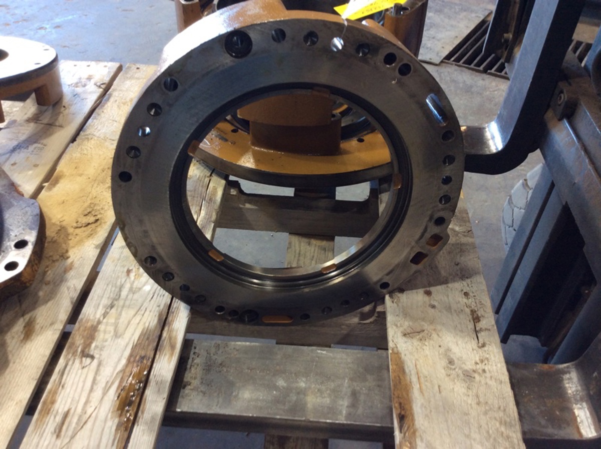 Caterpillar  980C Housing - Clutch