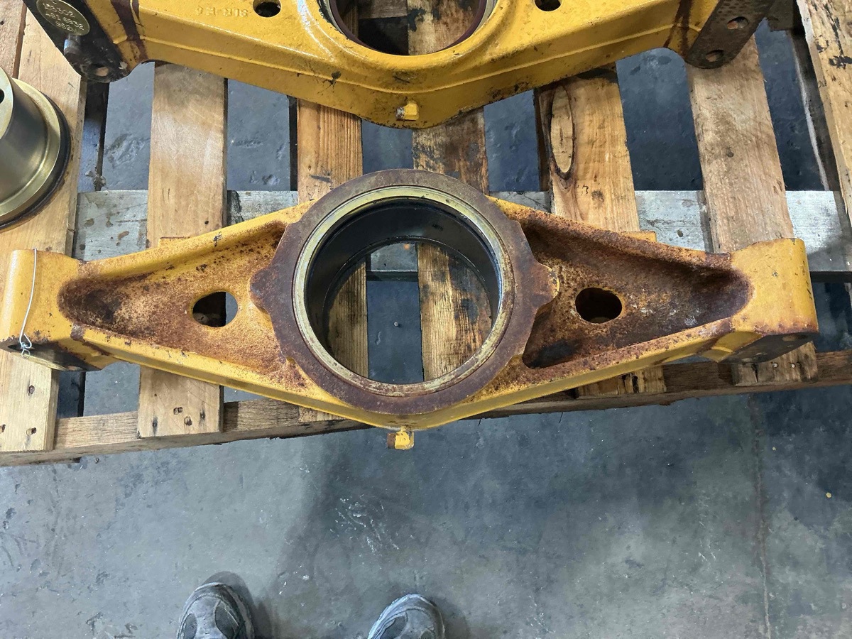 Caterpillar 962M 962M Support AS - Trunnion (front)