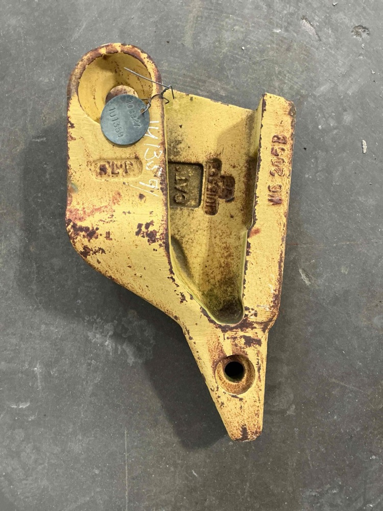 Caterpillar  Adapter - RH