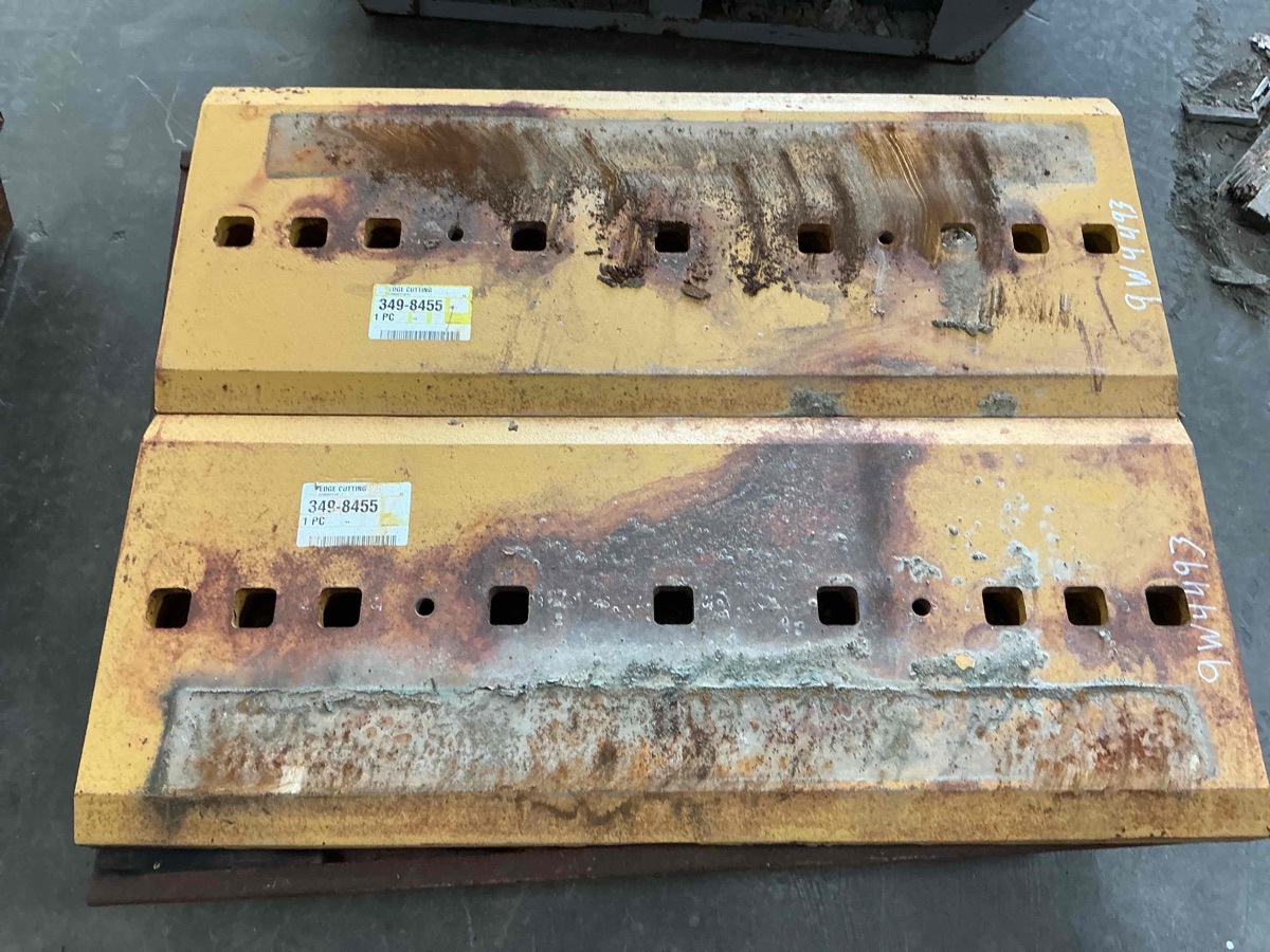 Caterpillar  D11N/D11R/D11T Cutting Edge - Outside Center U-bla