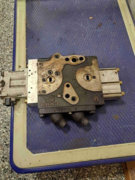 Case/case I.H. Mag 290 AUX.VALVE