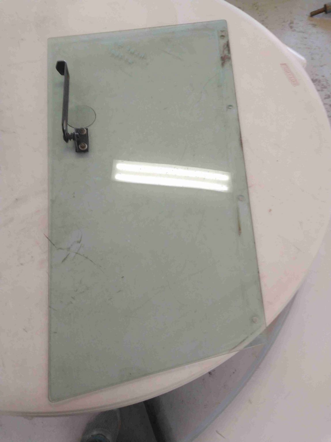 I.H./FARMALL 1086 Rear Quarter Glass 31"