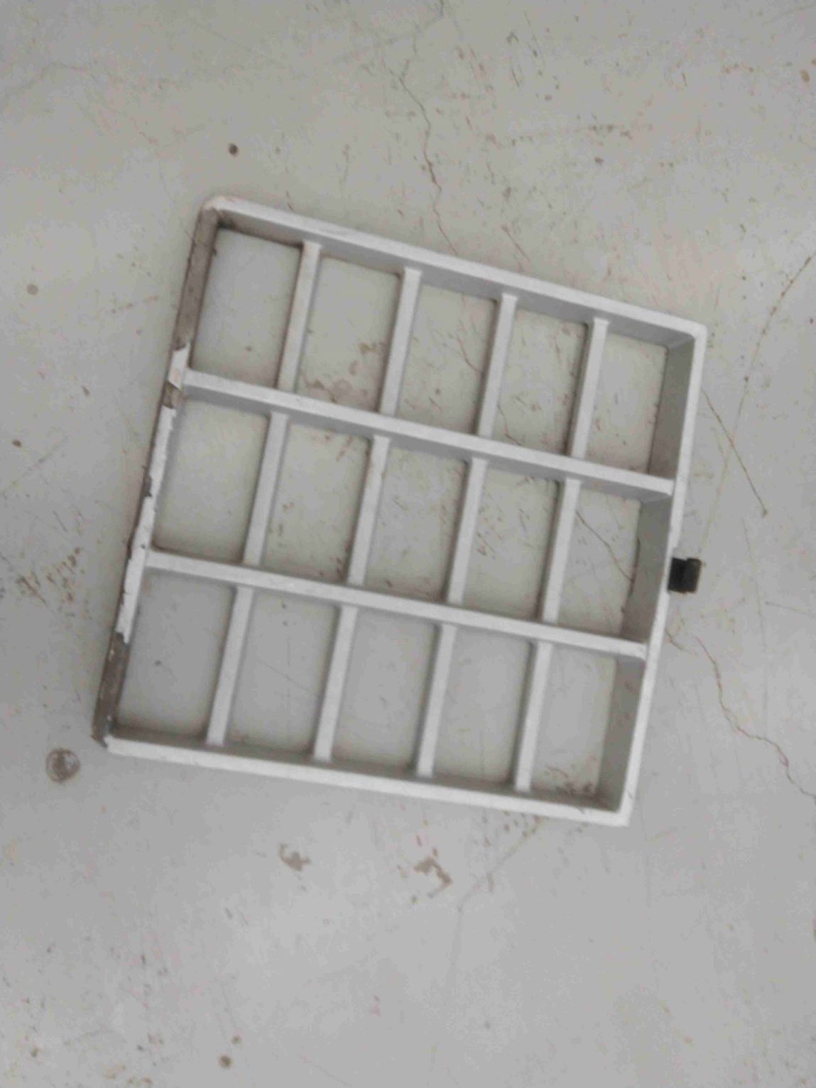 I.H./FARMALL 1066 Grille / Metal