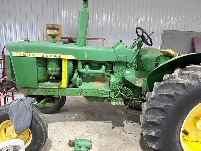 John Deere 3010