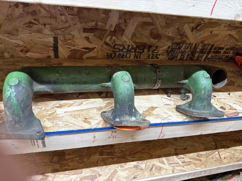 Deere 410, 420 Exhaust Manifold