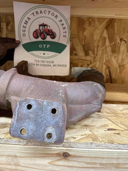 Deere 4840, 4050, 4250, 4430, 4440, 4450, 4630, 4650, 4640, 4850, 7020 Exhaust Manifold Elbow Sleeve