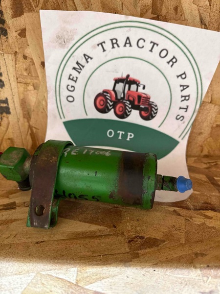Deere 4050, 4055, 4250, 4255, 4450, 4455, 4555, 4560, 4650, 4755, 4760, 4850, 4955, 4960, 7200, 7210, 7400, 7410, 7510, 7710, 7810 Acumulator