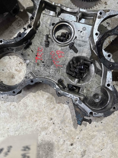 Ford 7700, 230A, 335, 340, 340A, 340B, 420, 445, 515, 530A, 531, 535, 540, 540A, 545, 555, 3550, 4140, 4400, 4500, 234, 256V, 334, 550, 4000SU, 4100, 4110, 4190, 4200, 4330, 4340, 4410, 4600, 4600SU, 4610, Timing Cover