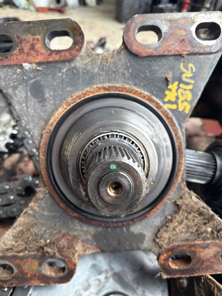 Case SV185, L218, L220, L318, L320, SR175, SR175B, SV185B Axle Hub