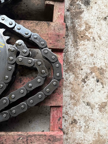 Case SV185, C190, L175, L190, L218, L220, L318, L320, SR175, SR175B, SV185B Drive Chain