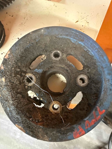 Ford 7700, 5600, 5700, 6600, 6600C, 6600O, 6700, 7600, 7600C, A62, A625, A64 Crank Shaft Pulley