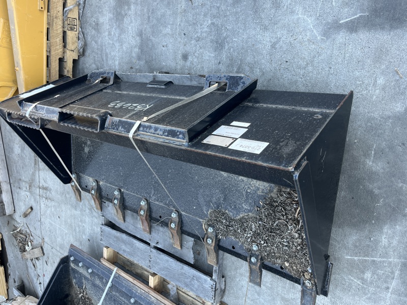 Caterpillar 216, 226, 236, 246, 242, 247, 255, 257, 259, 262, 272, 277, 279, 289, 299 BUCKET-72"