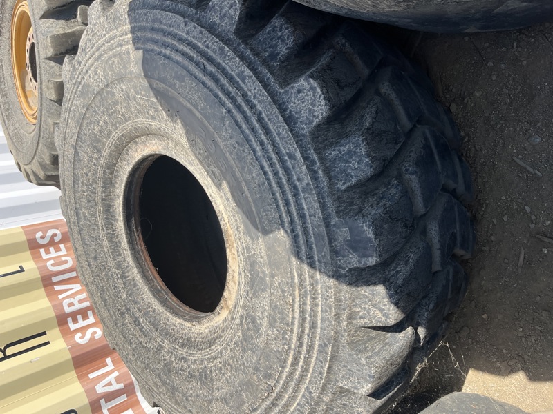 Caterpillar 980, 615 Tire