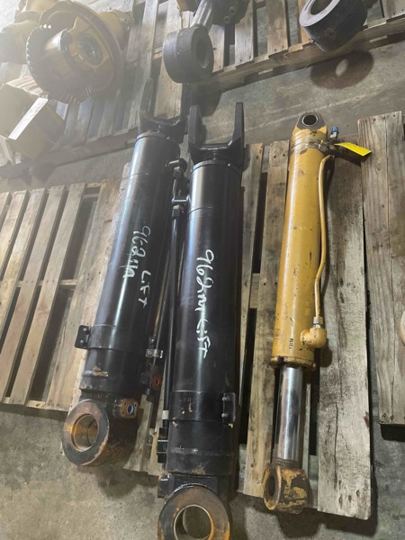 Caterpillar 446B/D Stabilizing Cylinder