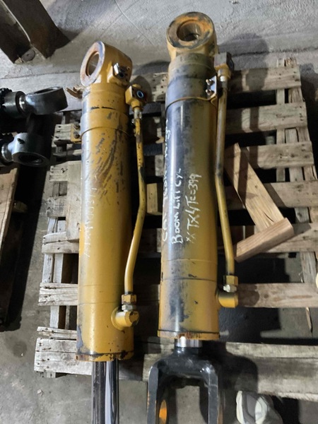 Caterpillar 962K Lift Cylinder