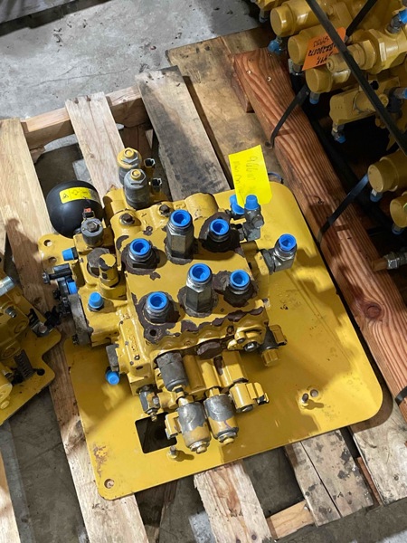 Caterpillar 966M Main Control Valve