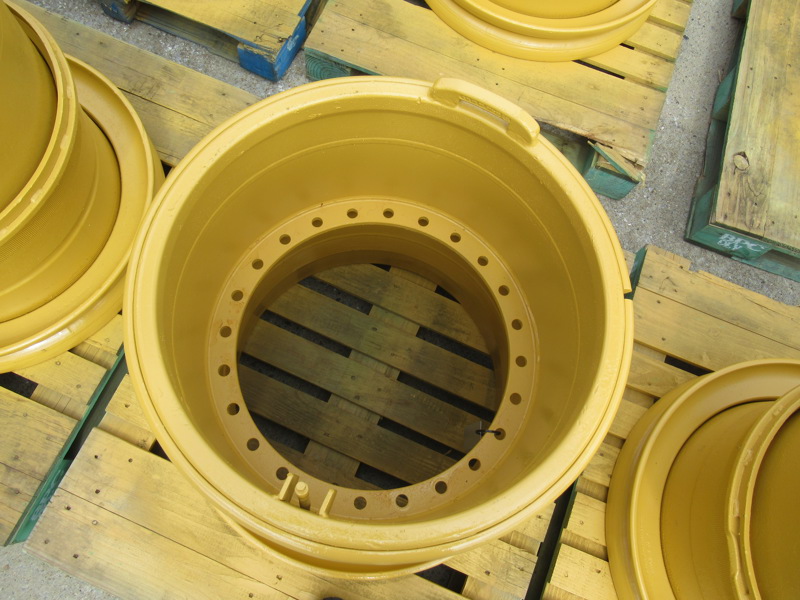 Caterpillar 740 Rim 29.5 X 25 23 Holes