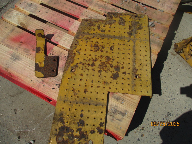 Caterpillar 826G Plate ( LH )