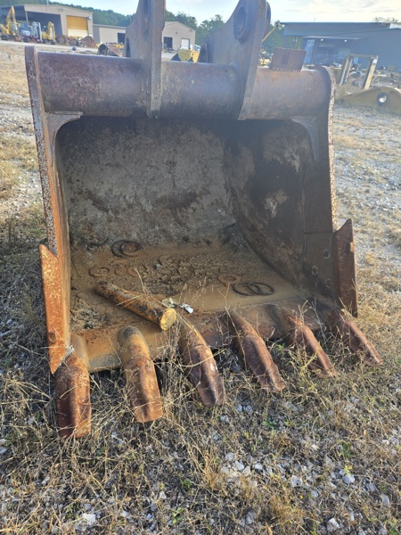Rockland PC290LC-11 54" Tooth Bucket