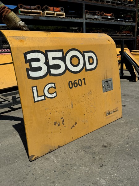 Deere 350D Door, Storage