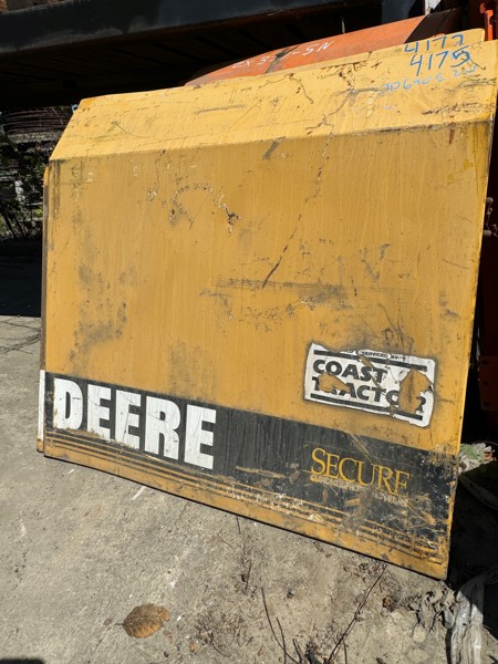 Deere 690E Door
