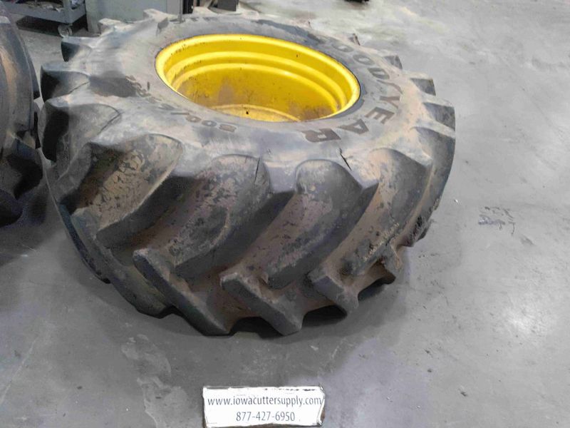 New Holland FX375 Harvester Rim & Tire 800/65R32