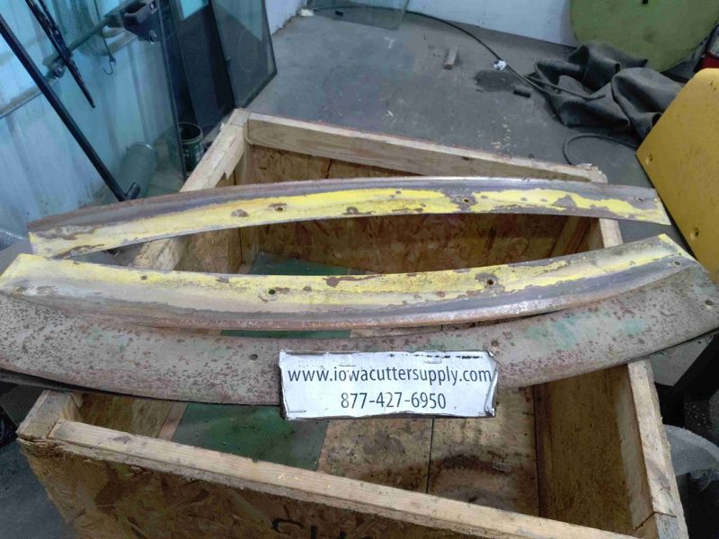 Deere 7950 Lower Side Spout Liner