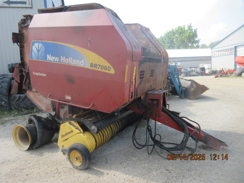 New Holland BR7060