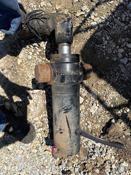Caterpillar 416F Cylinder Swing LH