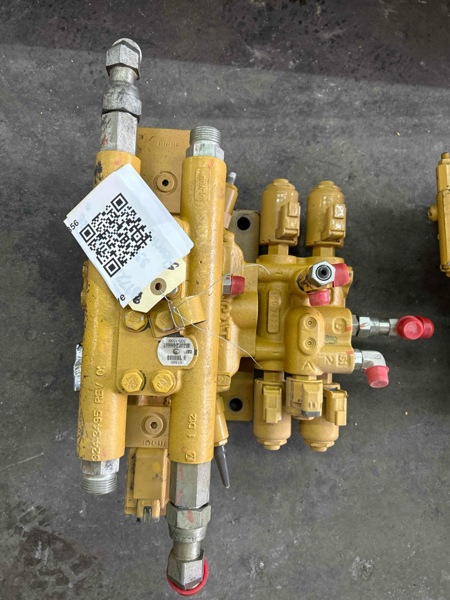 Caterpillar 972K Steering Valve