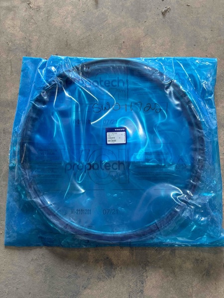 Volvo  Radial Seal