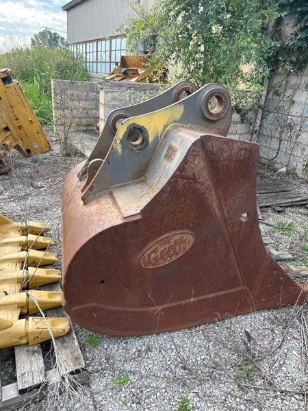 Volvo  Bucket- 60 Inch